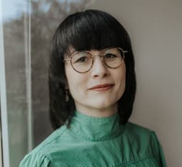 Porträt von Janine Niedermeier-Roth