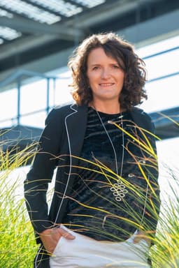 Porträt von Iris Kathmann